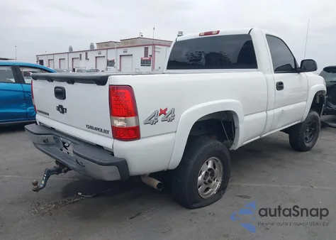 2002 Chevrolet Silverado 1500 z USA, uszkodzony, nr VIN 1GCEK14T32Z255752